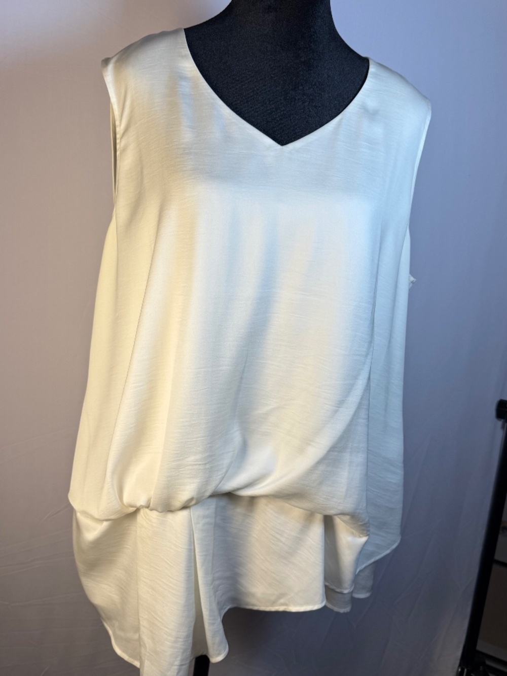 Chico's dressy cream/white sleeveless blouse w/hip gathering accent. Size 14/16